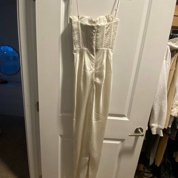 House of CB ‘Charmaine’ dress in XS with bigger cup in the color white - Picture 3 of 5